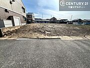 落ち着きある住宅街、周囲には高い建物がなく、空が広く開放感があり、陽当りを大きく遮られることもありません。気持ちの良い風が通り抜ける街並みです