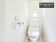 清潔感のある色味のお手洗いです！さわやかでスッキリする空間です！お手入れがしやすいトイレです！