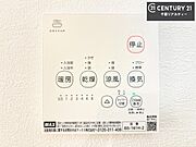 浴室乾燥や暖房が付いている魅力的な仕様です！冬場はヒートショックの予防にも使えます。雨の日でもお洗濯物が乾かせるので、洗濯物をため込みにくい！