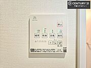 浴室乾燥や暖房が付いている魅力的な仕様です！冬場はヒートショックの予防にも使えます。雨の日でもお洗濯物が乾かせるので、洗濯物をため込みにくい！