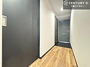 疲れて帰ってきても、ただいま！を言いたくなる、優しく迎え入れてくれる空間になっています。明るく温もり溢れる玄関です！
