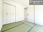 リビングと隣接している和室です！客間としてはもちろん、家事の休憩スペースとして使用するのもいいですね！