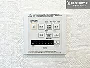 浴室乾燥や暖房が付いている魅力的な仕様です！冬場はヒートショックの予防にも使えます。雨の日でもお洗濯物が乾かせるので、洗濯物をため込みにくい！（同仕様）