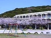 君津市立周西の丘小学校まで2012m
