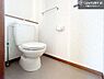 トイレ：1・2階にトイレがございます！朝の忙しい時間帯も待たずにすみそうですね。白を基調とした清潔感のあるトイレでお手入れがしやすいです！