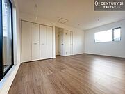 間仕切り対応可能なお部屋です。ゆとりのある広さで、プライベートルームや子供部屋、多目的に使いやすいお部屋です。