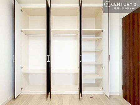 収納が充実しているからこそ、お部屋はいつも広々。掃除や片付けもラクになり、居心地の良い暮らしが続きます。