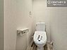 トイレ：1・2階にトイレがございます！朝の忙しい時間帯も待たずにすみそうですね。白を基調とした清潔感のあるトイレでお手入れがしやすいです！
