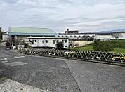河内長野市立楠小学校まで827m