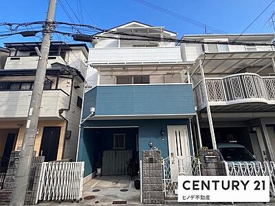 外観:平成9年10月築、木造3階建・4LDKの中古戸建。JR阪和線「信太山」駅まで徒歩10分。通勤・通学にも便利な立地です。 外観:平成9年10月築、木造3階建・4LDKの中古戸建。JR阪和線「信太山」駅まで徒歩10分。通勤・通学にも便利な立地です。