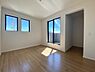 洋室：2階には、6帖と5.2帖の洋室が二部屋あり、それぞれ収納完備！
