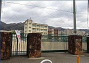 東大阪市立枚岡中学校まで1548m