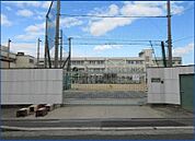 東大阪市立上小阪小学校まで523m