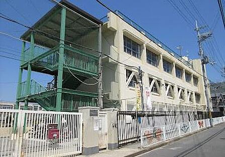 東大阪市立枚岡西小学校まで314m