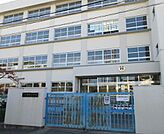 大東市立深野小学校まで940m