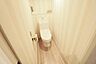 トイレ：温水洗浄便座付きのトイレで、一年を通して快適にご利用できます。