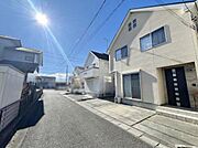 前面道路は私道ですが、持ち分ありで安心です。
