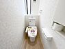 トイレ：温水洗浄便座付きのトイレで、一年を通して快適にご利用できます。