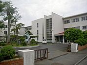 焼津市立港中学校まで1590m