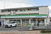 ファミリーマート　羽曳野市役所前店まで711m
