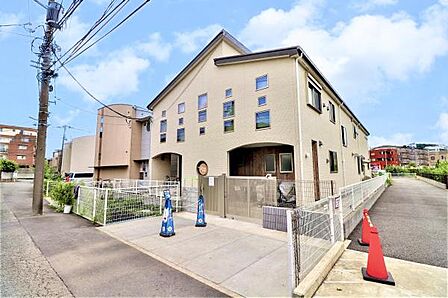 登戸ピノキオ保育園まで482m、目標:体を十分に動かし、健やかな心身の発達を促す、人としての大切な心情を育む、人間関係向上のための5つの関係性を育むなど