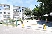 生田明王公園まで473m、砂場と鉄棒、スプリング遊具のみの公園ですが、ベンチ、水道も配置されています