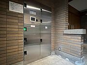 非対面にも便利な宅配ボックス付き！忙しい方や感染症対策にもなるので今の時代には嬉しい設備ですね