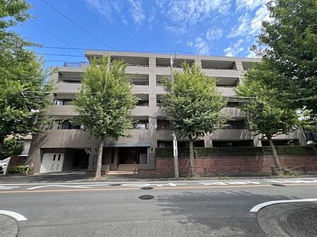 充実の新規内装リフォーム物件です。階下に住戸はありませんので、生活音を気にすることなくお住まいいただけます!ペット飼育可(飼育細則有)。まずはお気軽に「資料請求」からお問い合わせください!