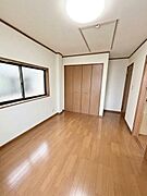 クローゼット付の洋室