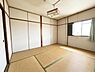 寝室：光が入りとても明るいお部屋となります。