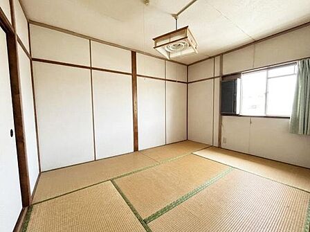光が入りとても明るいお部屋となります。