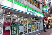 ファミリーマート大久保駅前店まで300m