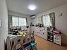 洋室：お子様の成長に合わせて。使い方色々、明るい子供部屋にも！
