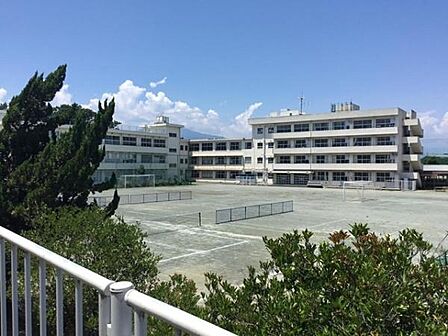 小田原市立白鴎中学校まで1945m