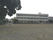 南足柄市立岡本小学校まで627m