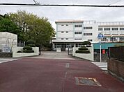 平塚市立松が丘小学校まで528m
