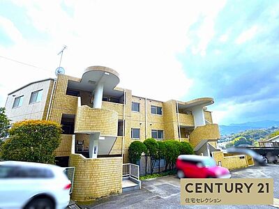外観:高台に位置するマンションです 外観:高台に位置するマンションです