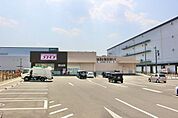 ドラッグストアコスモス八尾郡川店まで701m