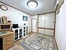 和室：中二階北東側のお部屋です。東面に出窓、収納スペースあり。