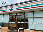 セブンイレブン鹿児島西郷団地入口店まで1132m、ちょっとした買い物からATM利用まで◎ セブンイレブンが近くて暮らしやすい環境です。