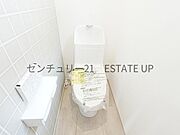 【トイレ】温水洗浄便座付きのトイレです。