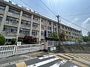 鹿児島市立広木小学校まで844m、鹿児島市立広木小学校の校訓は「自ら進んで学び、共に高め合う、心豊かなたくましい広木の子」です。