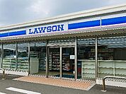 ローソン鹿児島坂之上中央店まで386m、ちょっとした買い物にも便利♪最寄りに『ローソン』があります。