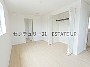 【洋室】クローゼットがあるのですぐに着替えができ便利です♪