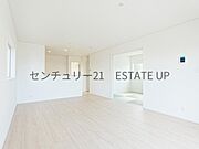 【リビング】ご家族皆様でゆったりとお過ごしいただけるリビングです。