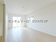 【リビング】心地いい光が差し込みます。過ごしやすいリビングで家族が快適な日々が送れます。