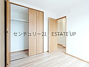 【洋室】クローゼットがあるのですぐに着替えができ便利です♪
