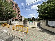 鹿児島市立武小学校まで900m、鹿児島市武1丁目にある公立小学校です。「思いやりのある子・よく考える子・元気な子」の育成を目指しています。