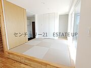 【リビング】リビングに畳の部屋があり来客やキッズのスペース多様にご使用いただけます。