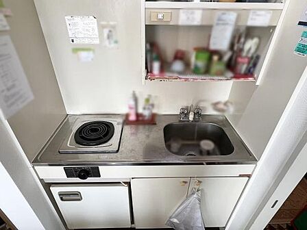 一人暮らしなら充分なキッチンスペース!
